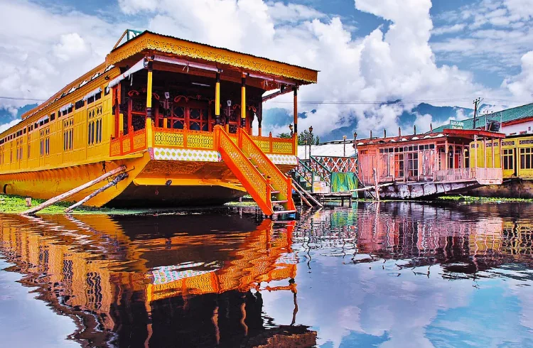 Kashmir Houseboat