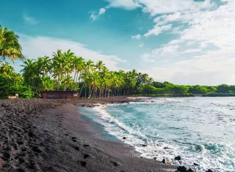 Punaluʻu Black Sand Beach, Hawaii