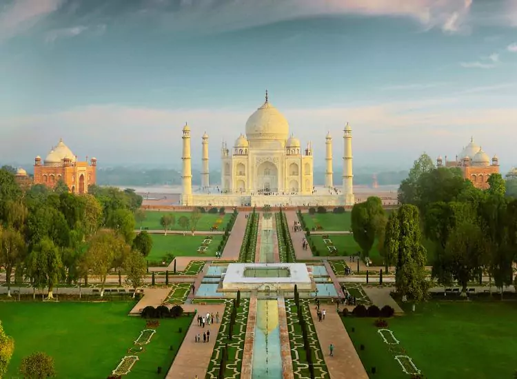 Taj Mahal, India - Historical Monuments in the World