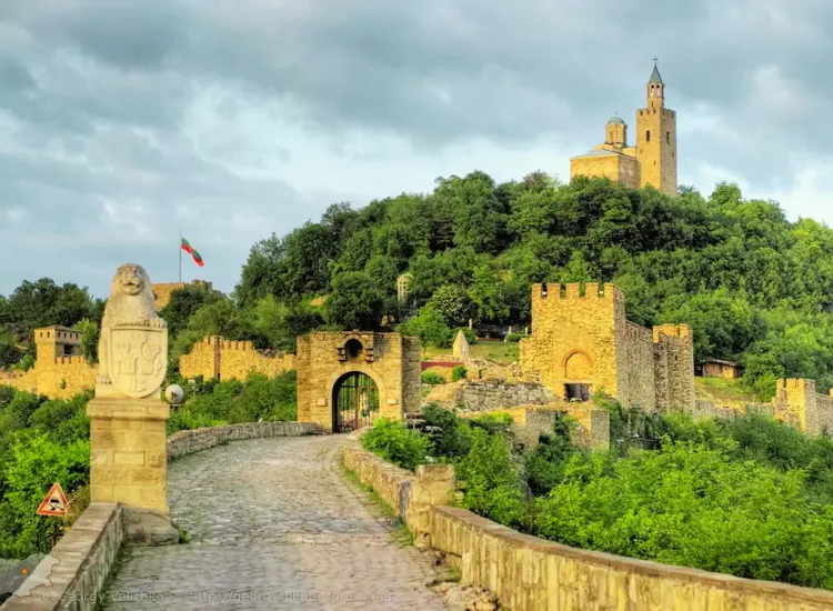 Tsarevets Fortress - Places to Visit in Bulgaria